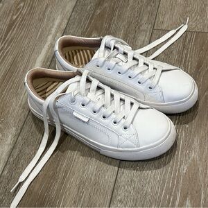 Leather Taos size 6.5